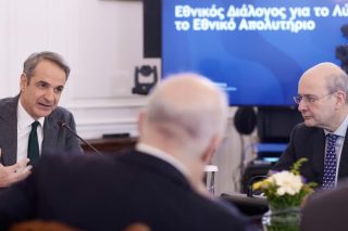 Η κυβέρνηση αποφασίζει, η κοινωνία καλείται να επικυρώσει